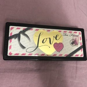 Too faced Love eyeshadow palette